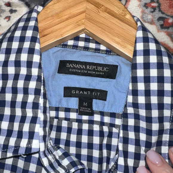 Banana Republic custom wash shirt. Size medium. EUC. - Picture 3 of 3